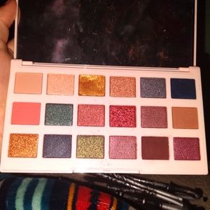 Rainbow of colors eyeshadow palette